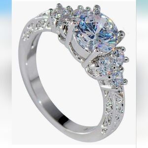 🆕️ Elegant Silver Women's Ring Sz 7